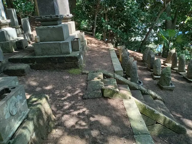 ◎落葉にお悩みではございませんか？お庭、斜面、山中のお墓等も作業致します！サービスの画像