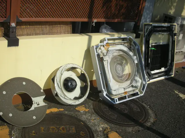 天井エアコンクリーニング全機種対応。家庭用1方向は2,000円引。サービスの画像