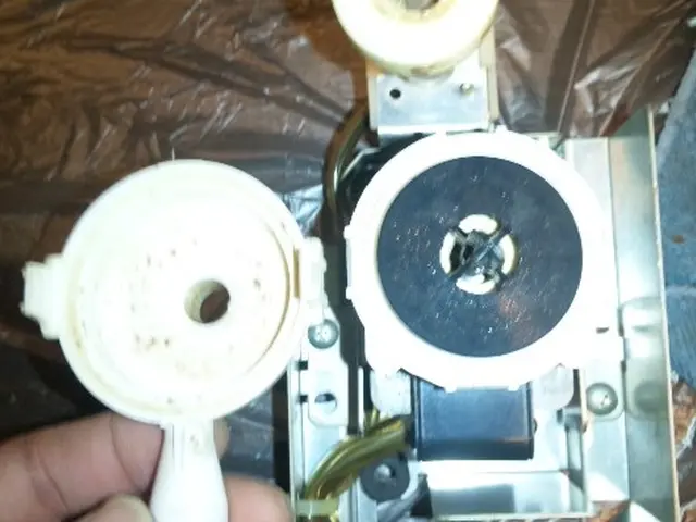 天井エアコンクリーニング全機種対応。家庭用1方向は2,000円引。サービスの画像