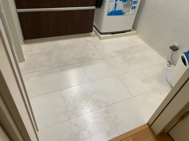 フロアタイル施工はお任せください！サービスの画像