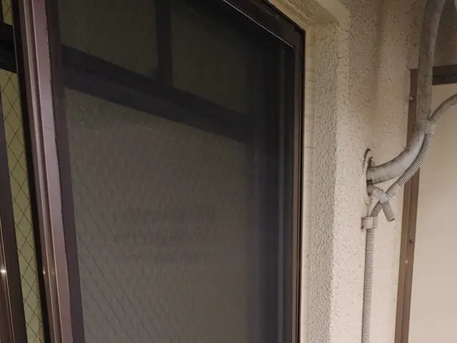 女性スタッフ同行OK！網戸取付工事。網戸のご購入は別途御見積となります。サービスの画像