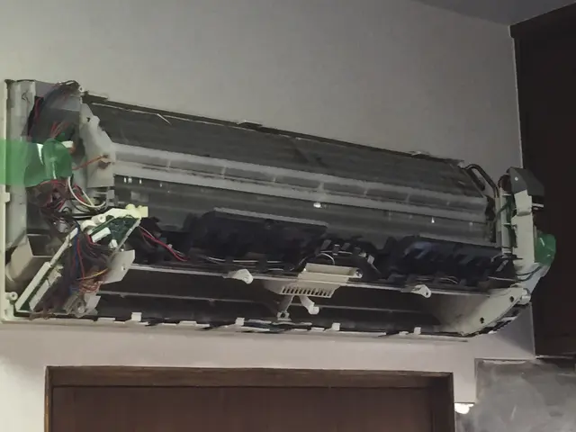 エアコン清掃（掃除機能付きは別料金、ご予約前に要相談、作業に関して条件あり）サービスの画像