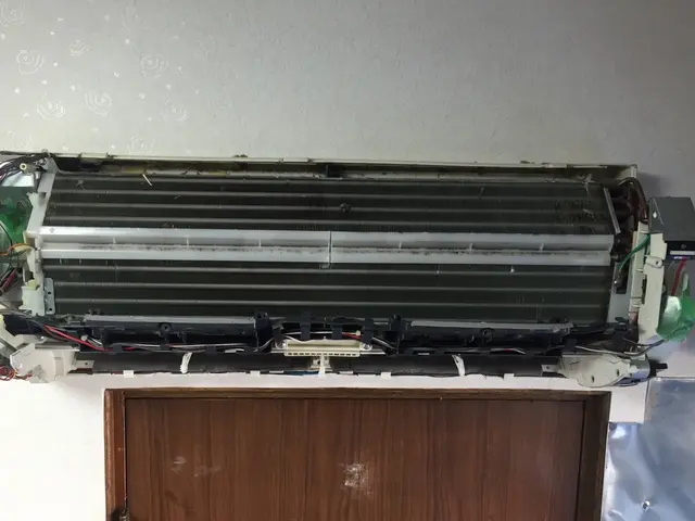 エアコン清掃（掃除機能付きは別料金、ご予約前に要相談、作業に関して条件あり）サービスの画像