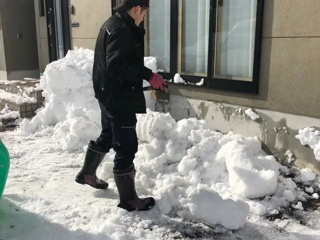 [1989年創業] 雪の事なら当店にお任せ下さい！人力での作業になります。サービスの画像