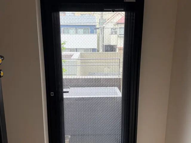 27年の経験と実績！網戸の新規制作もいたします！網戸レールの写真をおねがいしますサービスの画像