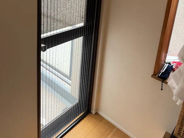 27年の経験と実績！網戸の新規制作もいたします！網戸レールの写真をおねがいしますサービスの画像