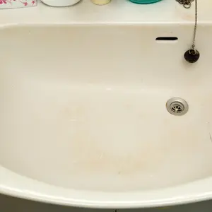 洗面所のサビは掃除できる 排水口やヘアピン跡のサビの落とし方 くらしのマーケットマガジン