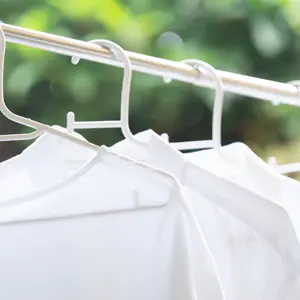 脇汗による黄ばみの落とし方 原因や対策方法も紹介します くらしのマーケットマガジン