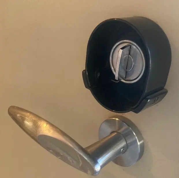 サムターン回し防止カバー