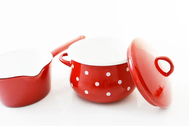 鍋の素材別 頑固な焦げ付きの落とし方を分かりやすく説明 くらしのマーケットマガジン