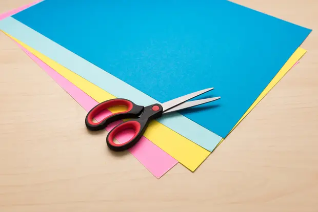 色紙とハサミ