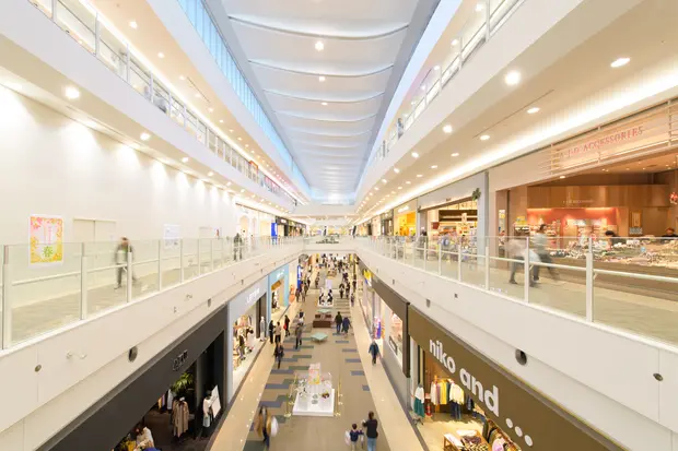 ショッピングセンターの内観