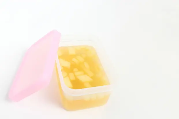 プラスチックの黄ばみはメラミンスポンジが有効 原因別の落とし方を解説 くらしのマーケットマガジン