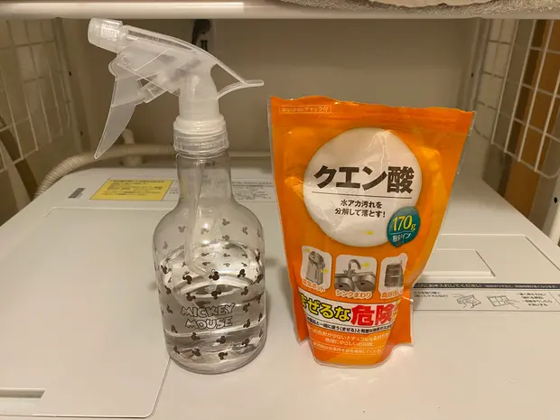 “クエン酸水を作り、スプレーボトルに入れる"