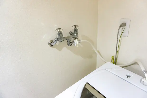 電源プラグを抜いて、蛇口を締める