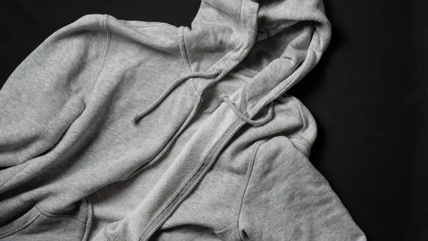 写真で分かる 美しくコンパクトなパーカーのたたみ方 くらしのマーケットマガジン