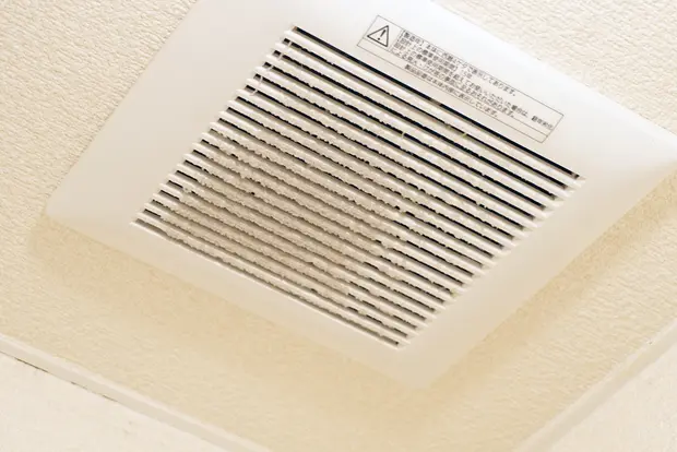 洗面所の天井の掃除法と頻度 気になるカビ 換気扇の掃除法 くらしのマーケットマガジン