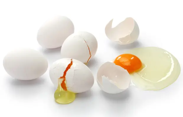 割れた卵