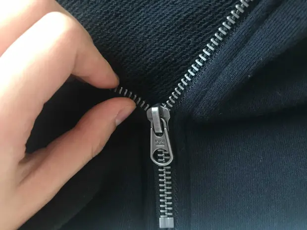 ファスナーが壊れてしまった時の修理方法を紹介 家にあるもので簡単にできます くらしのマーケットマガジン