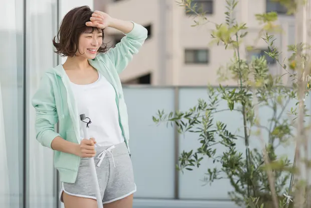 ベランダに落ちたタバコ灰や焦げの掃除法 ホタル族におすすめ掃除道具 灰皿も くらしのマーケットマガジン