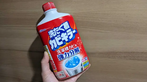 洗濯槽に塩素系洗濯槽クリーナーを1回分入れる