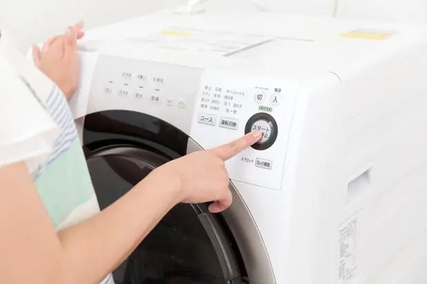 洗濯機の電源を入れる