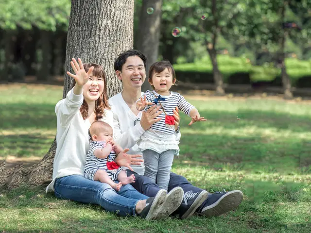 わぁ 素敵な家族 そんな風に思われる家族写真を ヒルカワアート企画の出張撮影 カメラマン 家族 成人式 卒業 入学 くらしのマーケット