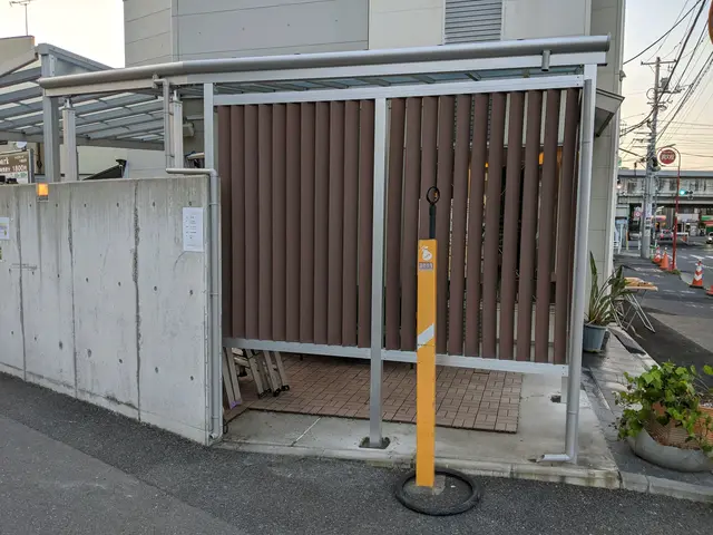 外からの目線が気になる ラティス 目隠しフェンス取付けいたします ｵｰｼｬﾝﾈｲﾁｬｰｱｲﾗﾝﾄﾞｸﾞﾙｰﾌﾟのラティス 目隠しフェンス の取り付け くらしのマーケット