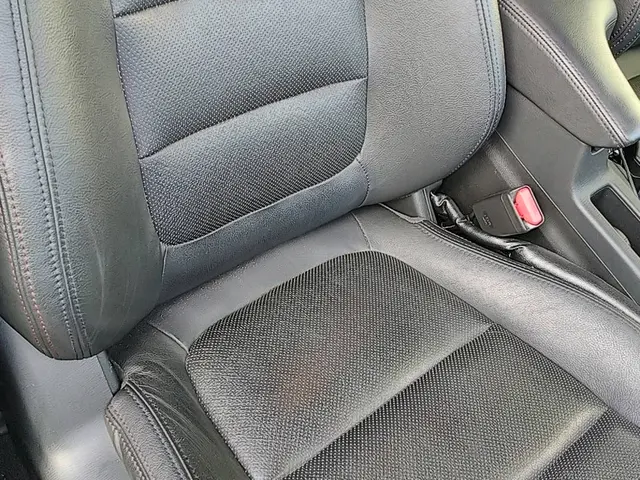 地域密着 福山市 技術本部認定済み 消臭殺菌無料サービス中 トータルリペアk Kの車内清掃 ルームクリーニング レザー 革 シート車 くらしのマーケット