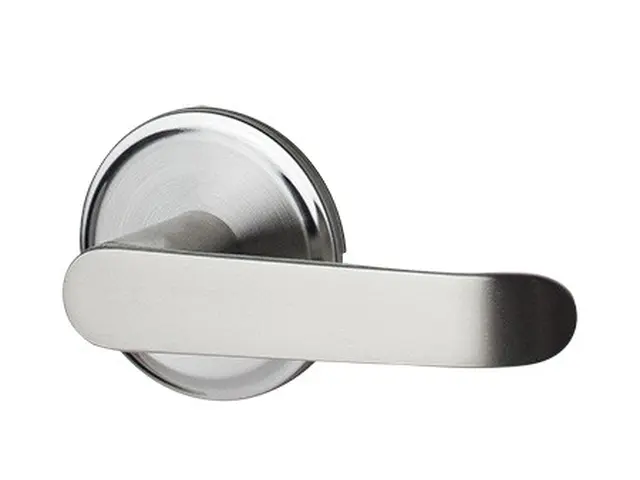 関西の ドアノブは交換 調整は 是非当社へ建具及びクローゼット調整も是非 和の匠 くらしのマーケット店の室内ドアノブ交換 くらしのマーケット