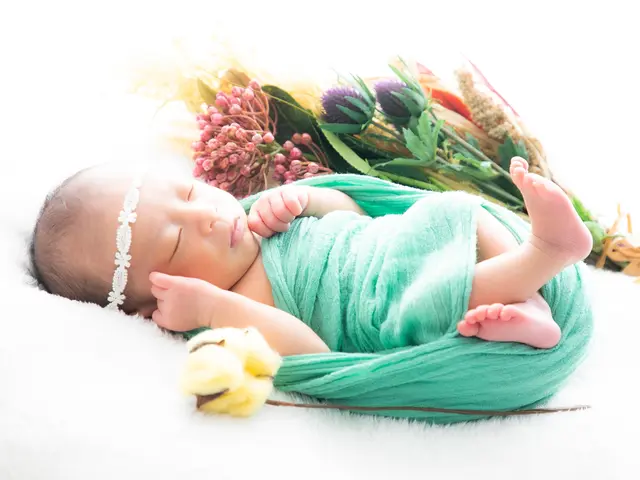 男女2名のカメラマンでの撮影になります 生後3週目までの新生児対象です Rev Factoryの出張撮影 カメラマン ニューボーンフォト くらしのマーケット