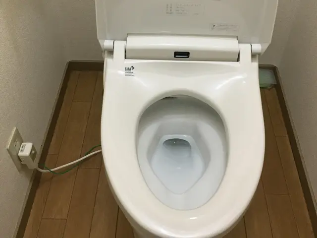 ウォシュレット交換工事 アークスライフにお任せください 安心の保険加入済 便利屋 アークスライフの温水洗浄便座取り付け くらしのマーケット