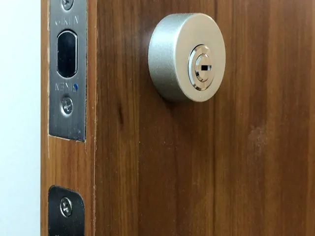 室内ドア 引き戸の鍵の取り付け 株 ジャステックの鍵 補助鍵 の取り付け くらしのマーケット